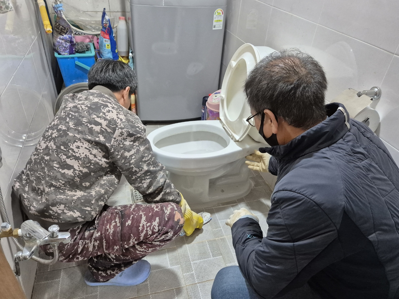 평창읍 봄.봄.지원단, 취약계층 집수리 봉사활동 시작