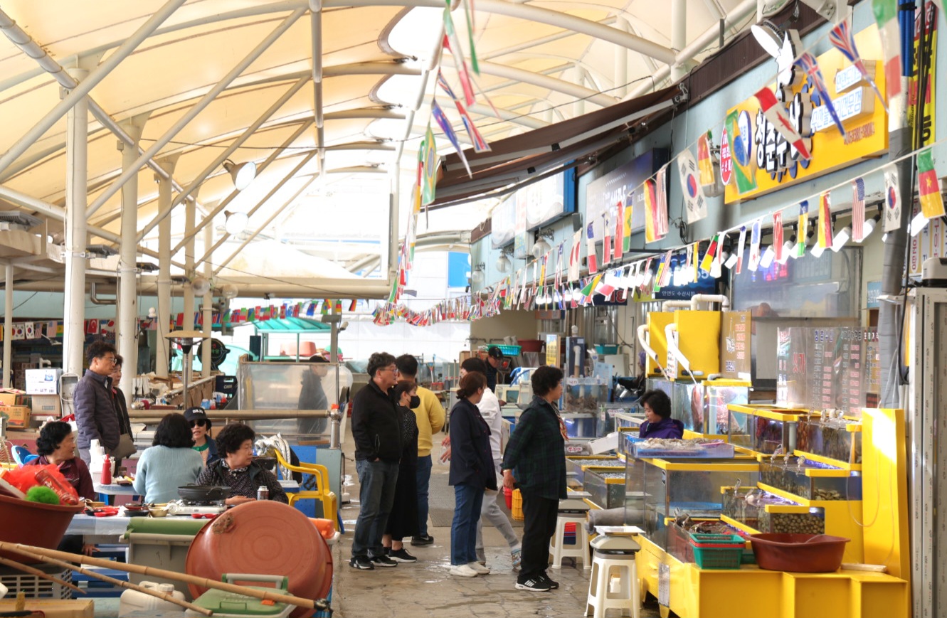 “제철 수산물 마음껏!” 태안 안면도수산시장 수산물 축제 개최