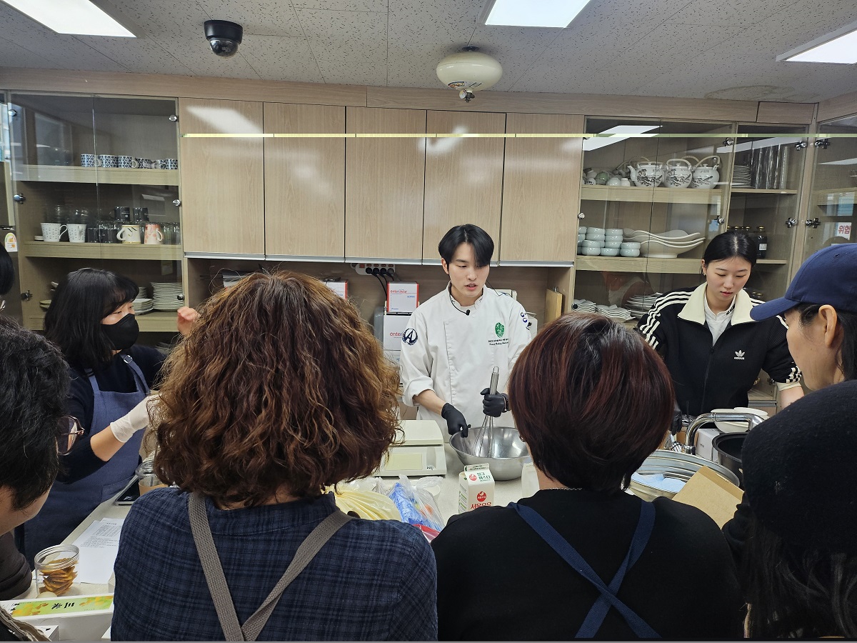 아산시, ‘2024년 아산맑은 쌀베이킹 경진대회’ 대상 수상작 레시피 보급
- 은행잎 라이스 전병, 맑은 쌀 은행잎 초코 사브레 제조방법 강의
