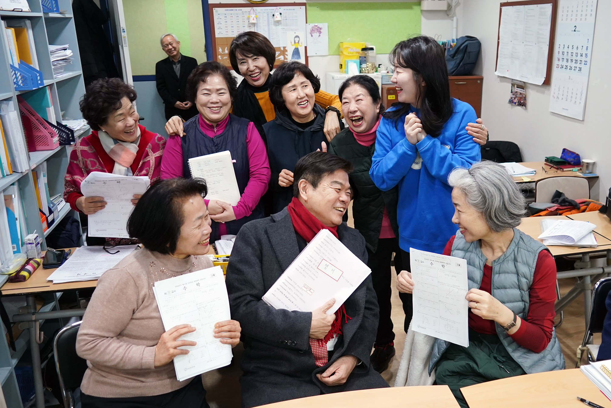 상록야학에서 피어나는 만학의 꿈… 이필형 동대문구청장, 학생 및 교사 격려