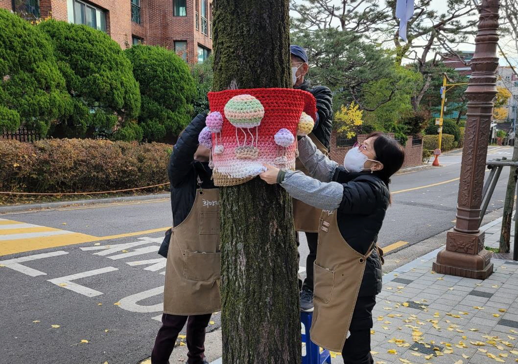 강북구, 양말목 나무옷으로 따뜻한 겨울 거리 조성