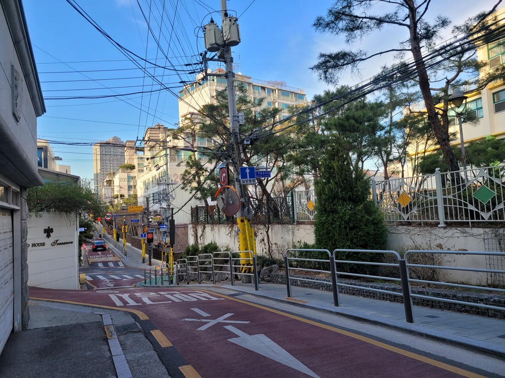 강남구, 언북초 통학로 전선 지중화… 안전한 보행환경 조성
