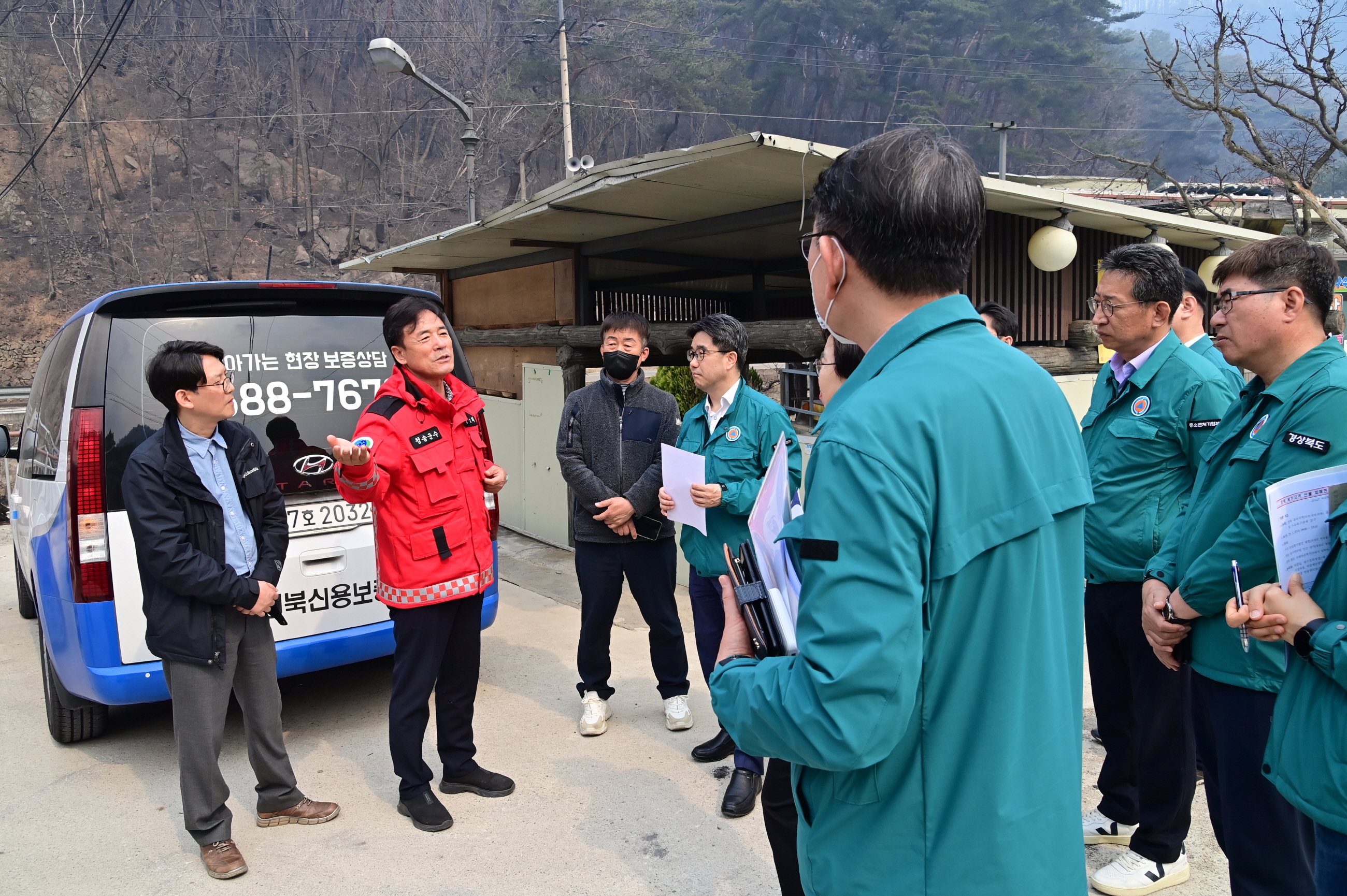 청송군, 28일 산불 진화 89% 완료, 잔불정리 및 피해 복구 총력