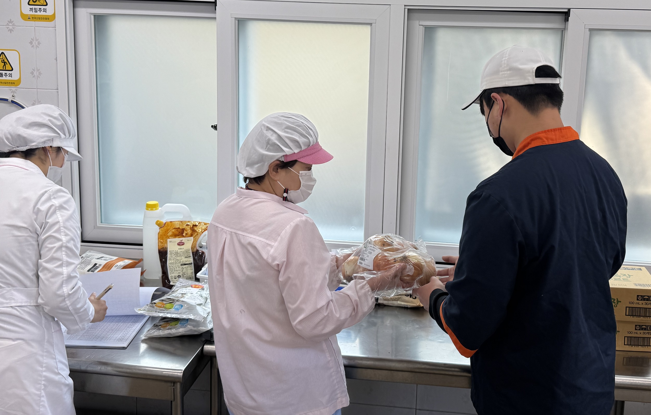 새 학기 신선·안전한 친환경 학교급식 중인 영암군