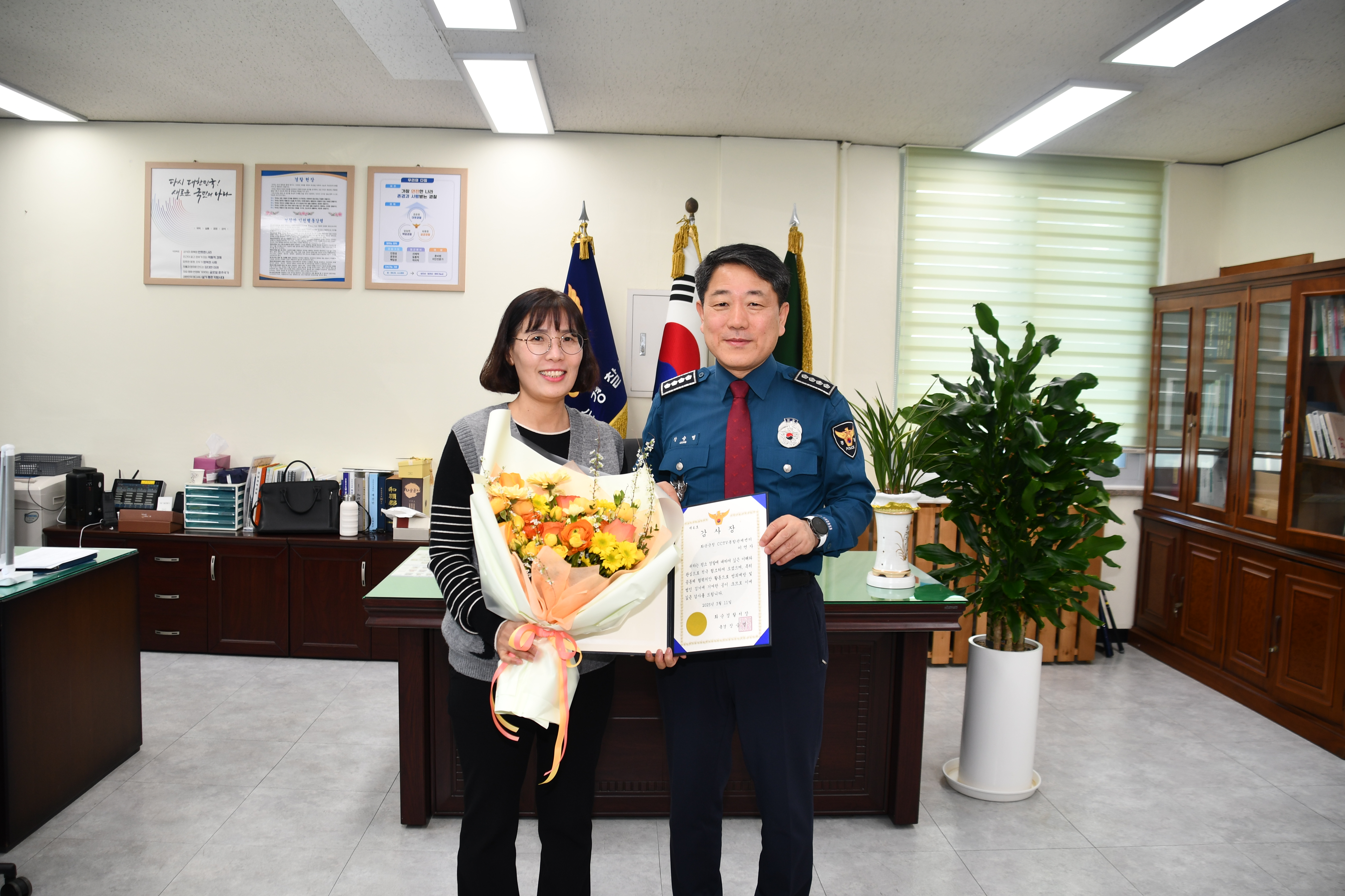 화순군 CCTV통합관제센터, 실시간 관제로 차량털이범 검거 도와 감사장 받아