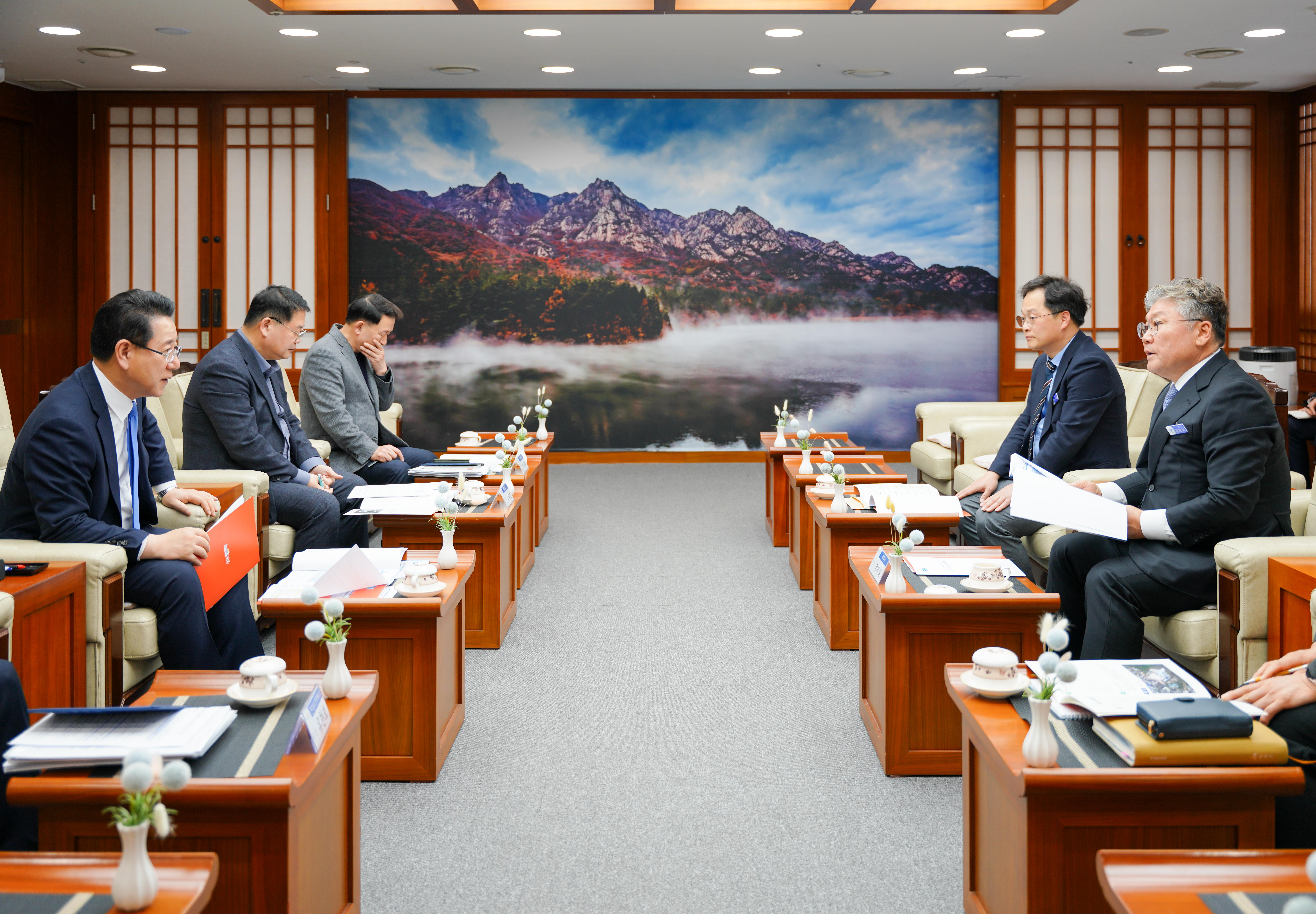 장세일 영광군수, 김영록 도지사 만나 현안사업 지원 요청