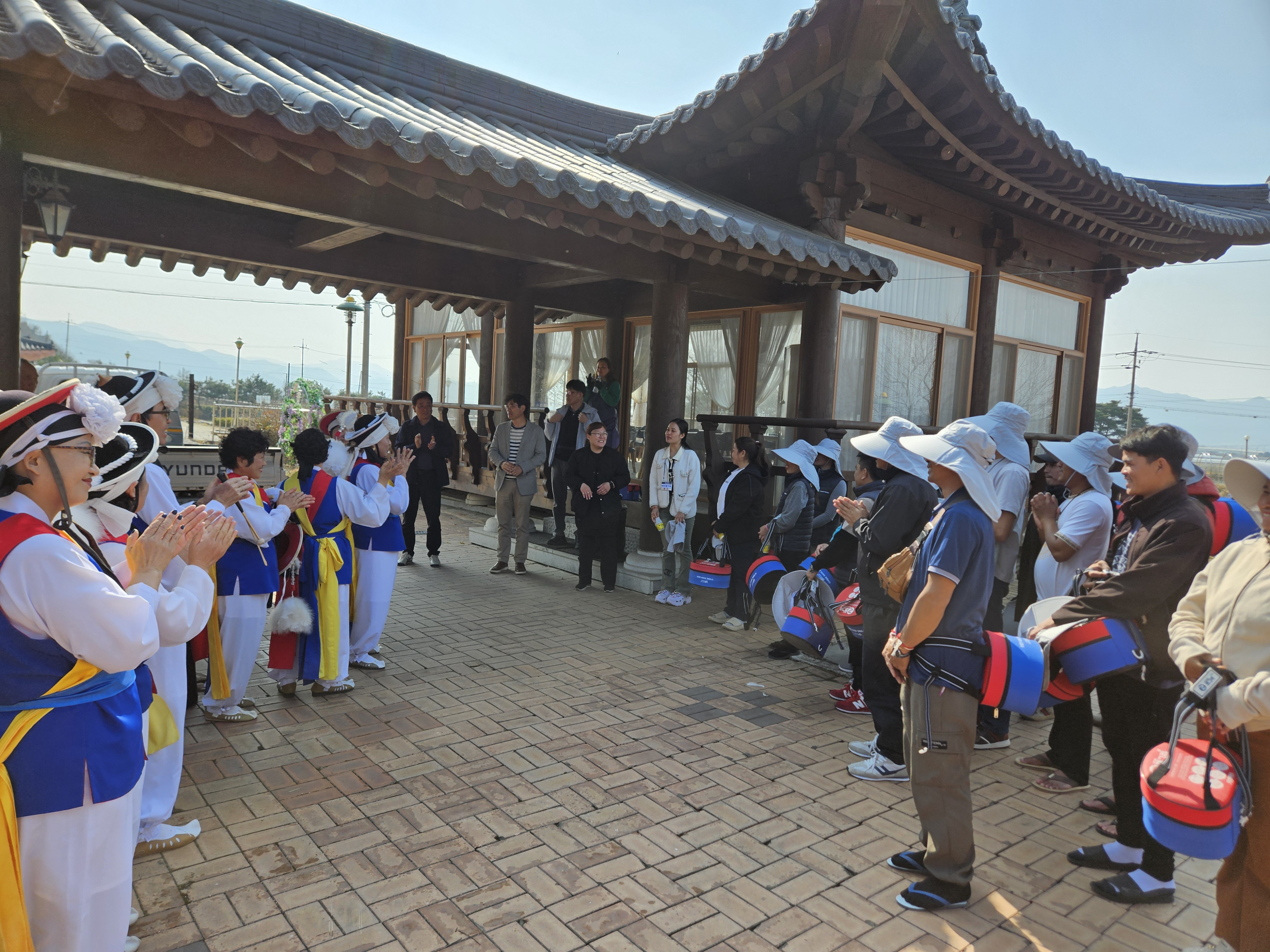 곡성군 농가의 든든한 지원군, 공공형 계절근로자 39명 입국