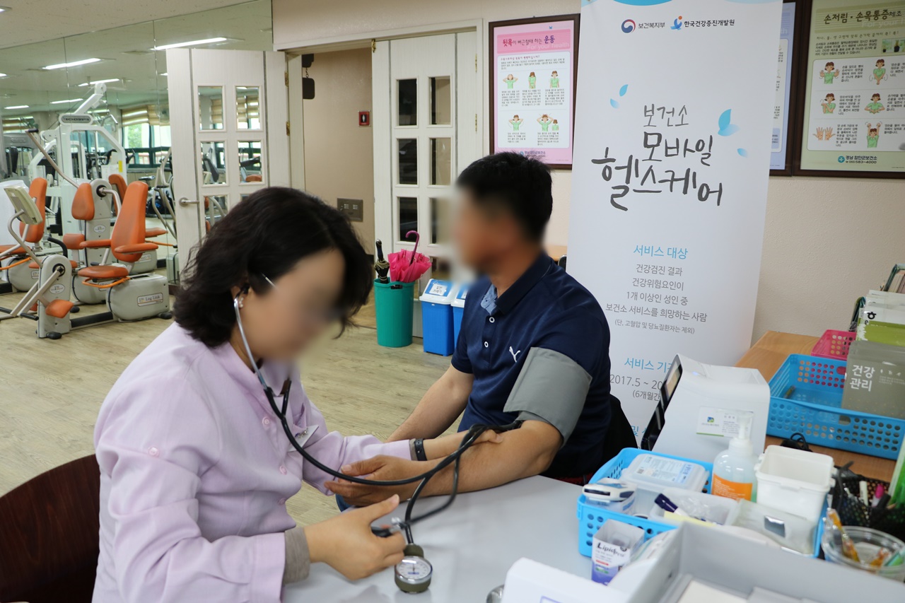 “이제 스마트폰으로 스마트하게 건강관리 하세요” 함안군보건소, 모바일 헬스케어사업 참여자 모집 및 사전검사 실시