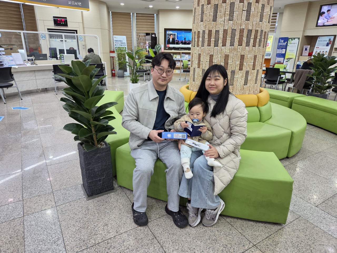 김해시, 센스 있는 여권 홍보물 인기