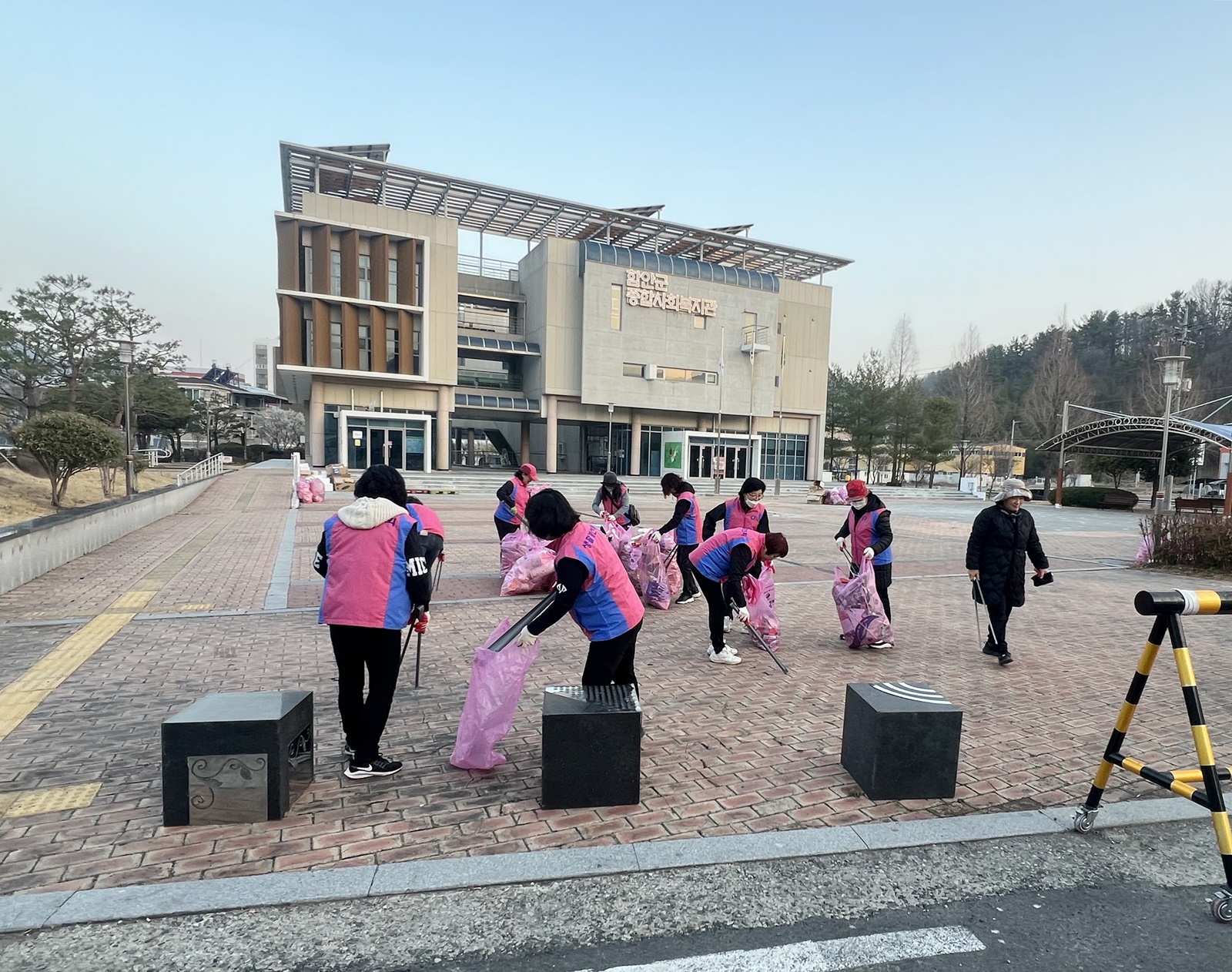 함안군 칠원읍, 칠원고을줄다리기 행사 후 합동 새벽 청소 실시