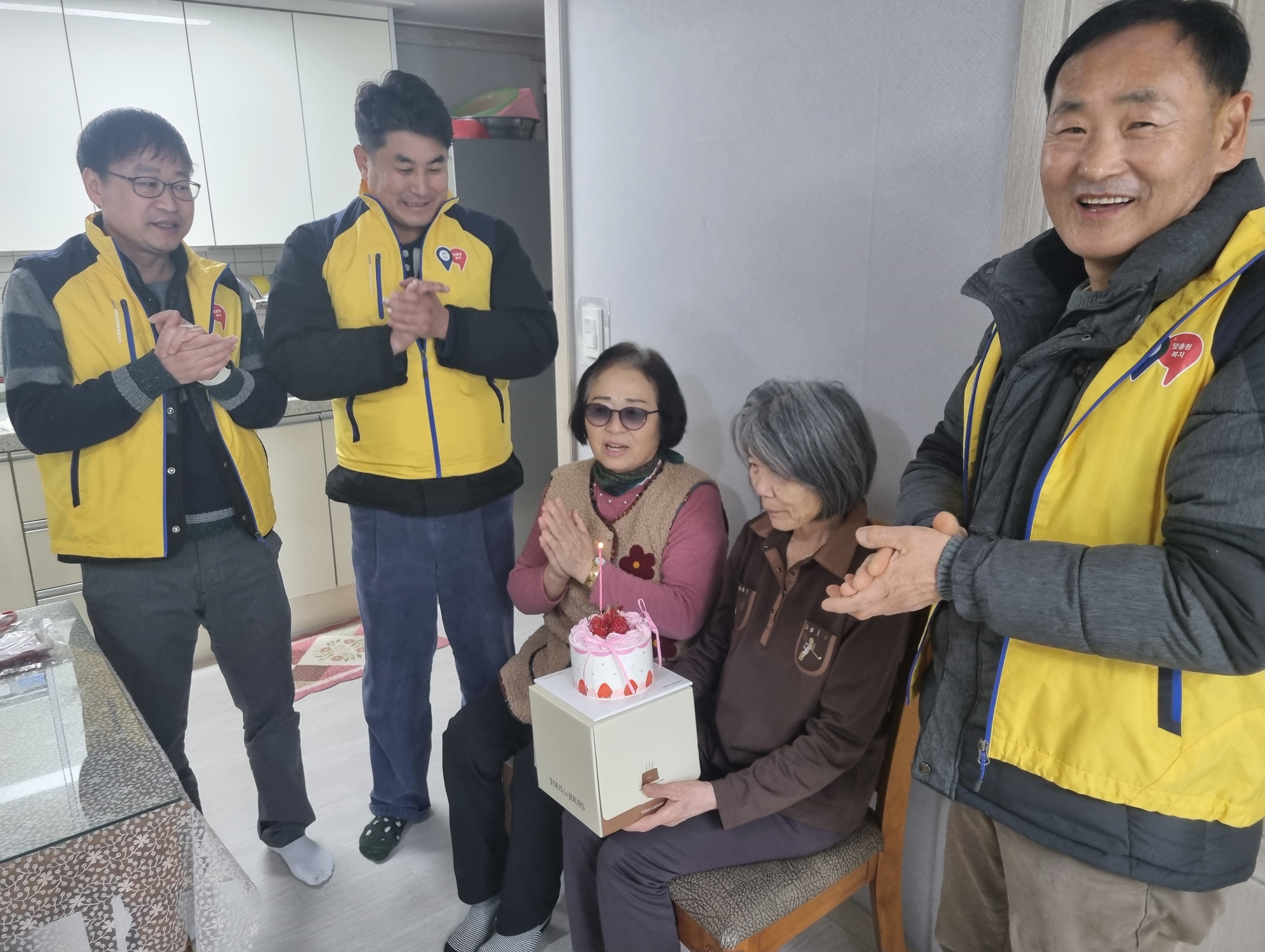 전곡읍지역사회보장협의체, 고위험 가구 일촌맺기 대상자 생일 케이크 지원