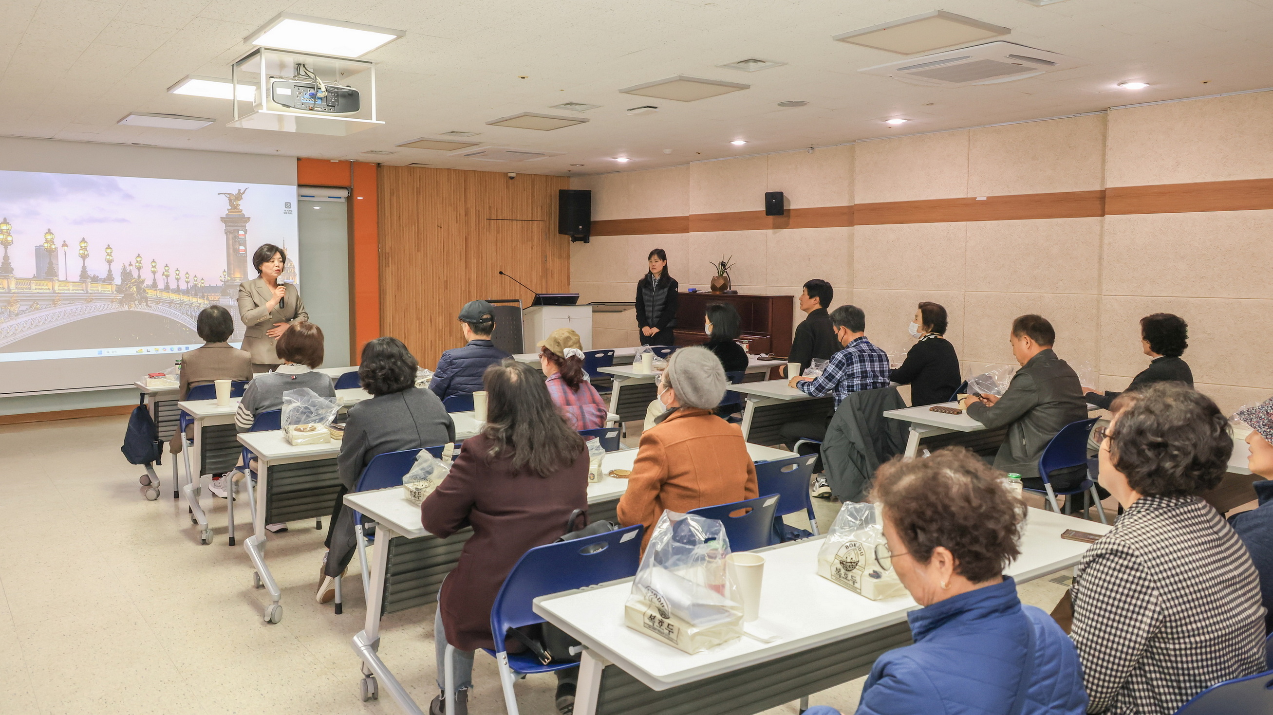 신계용 과천시장, 장애인 활동지원사 보수교육 현장 방문해 격려