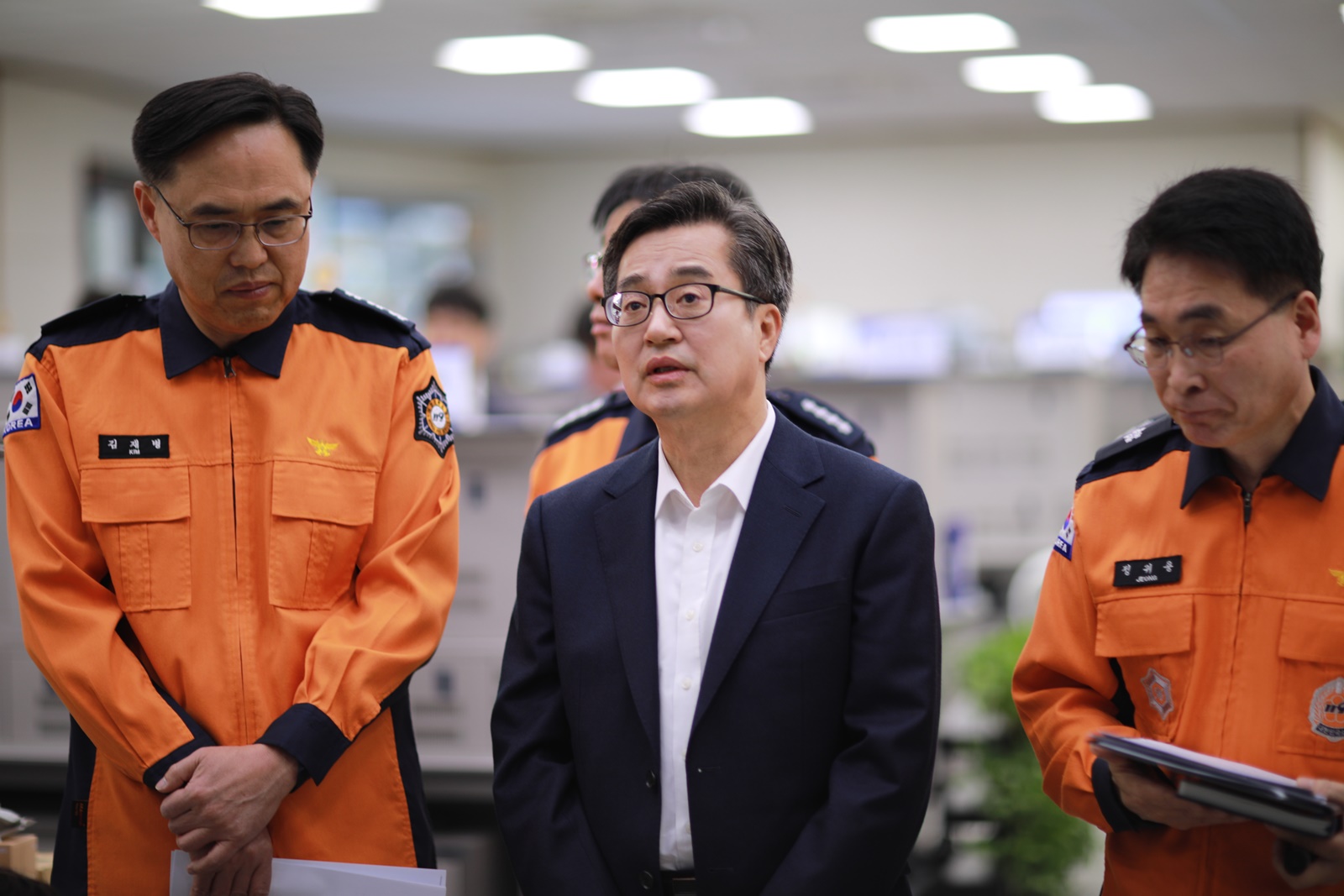 경북 북부권 산불 확산에 경기도 소방재난본부 찾은 김동연 “국가 비상사태라고 생각하고 우리 일처럼 적극 지원하라”