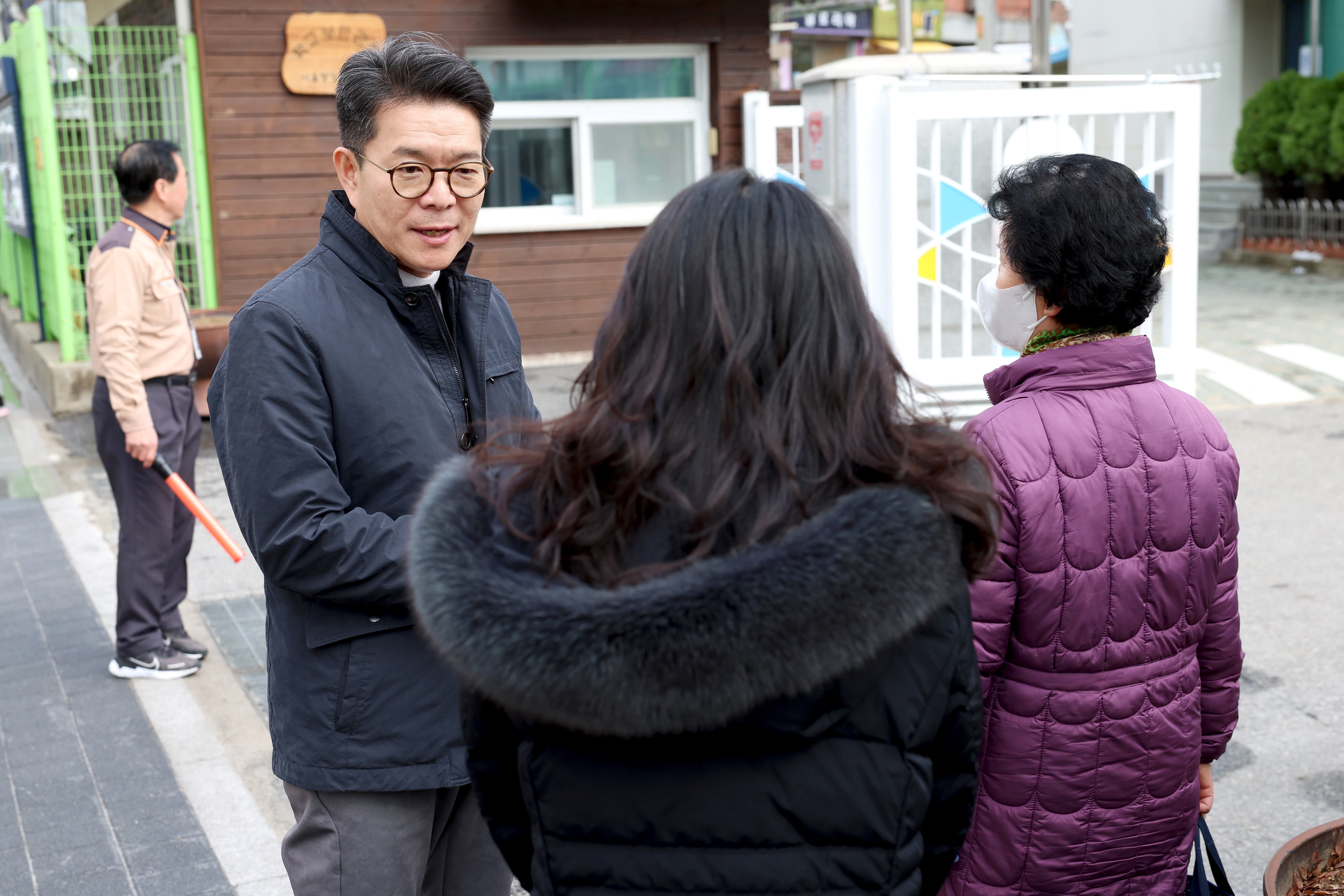 성동구, 초등학생 안전 귀가 위해 ‘늘봄지킴이’ 지원