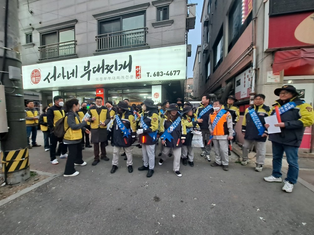 포승읍 여성, 남성 의용소방대와 함께 포승읍 청소년지도위원회 연합 캠페인 추진
“청소년 유해환경 개선 추진, 청소년은 우리의 미래”
