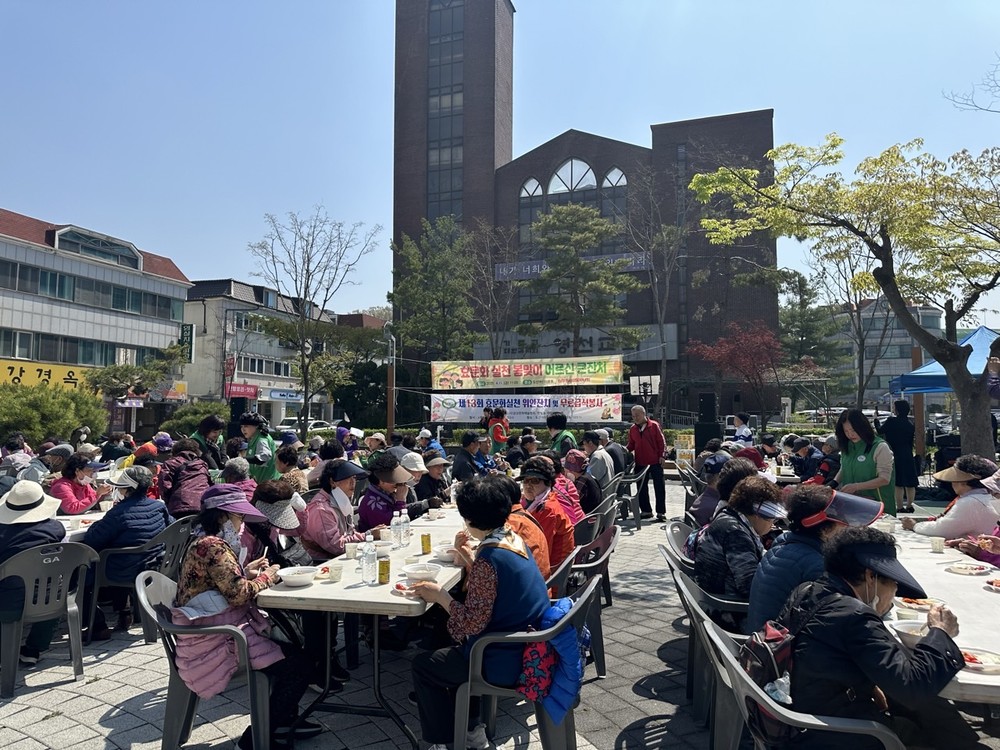 탄방동 새마을부녀회, 어르신들게 따뜻한 국수 한 끼 대접
