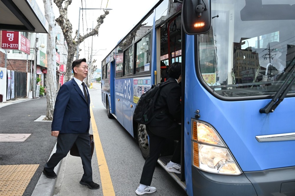 김제선 중구청장, 버스로 출근하며 친환경 실천 앞장