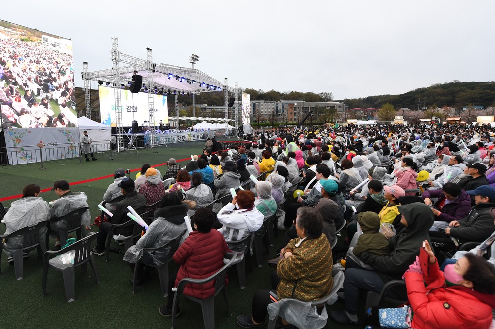 송해면 노인회, 숭릉천 일대 해안쓰레기 수거 처리 사업 참여