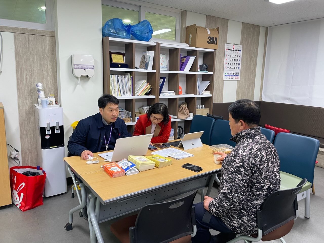 군위전통시장 내 소상공인 찾아가는 상담소 운영