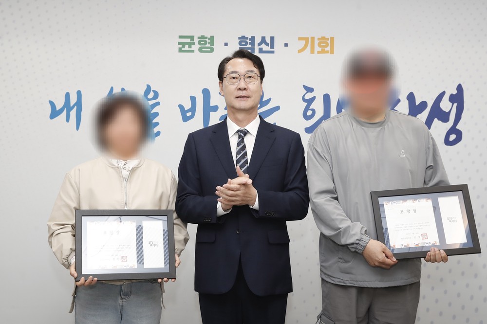 화성시 택시기사 부부, 보이스피싱범 검거 유공 표창