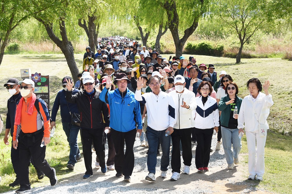부산 사상구, 낙동강정원을 따라 2천여 명 주민 걸으며 힐링