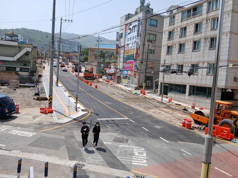 경남데파트~완월초교 간 도로 확장공사 준공, 보행안전 확보