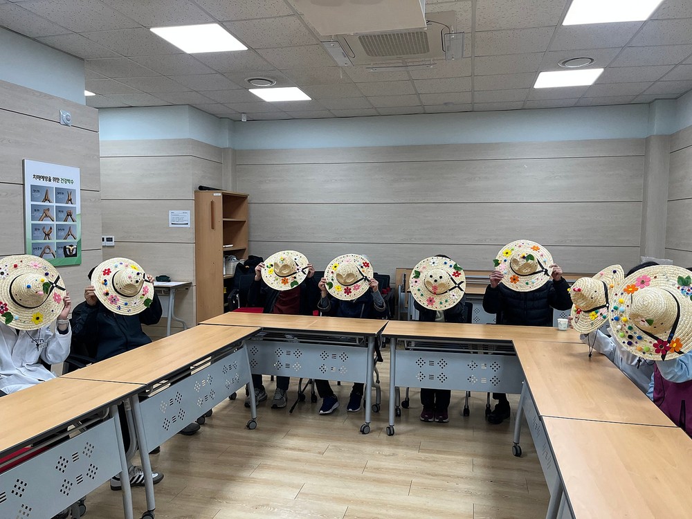 동두천시 치매안심센터, 치매환자와 가족이 함께 가꾸는 ‘치유의 옥상텃밭’ 운영