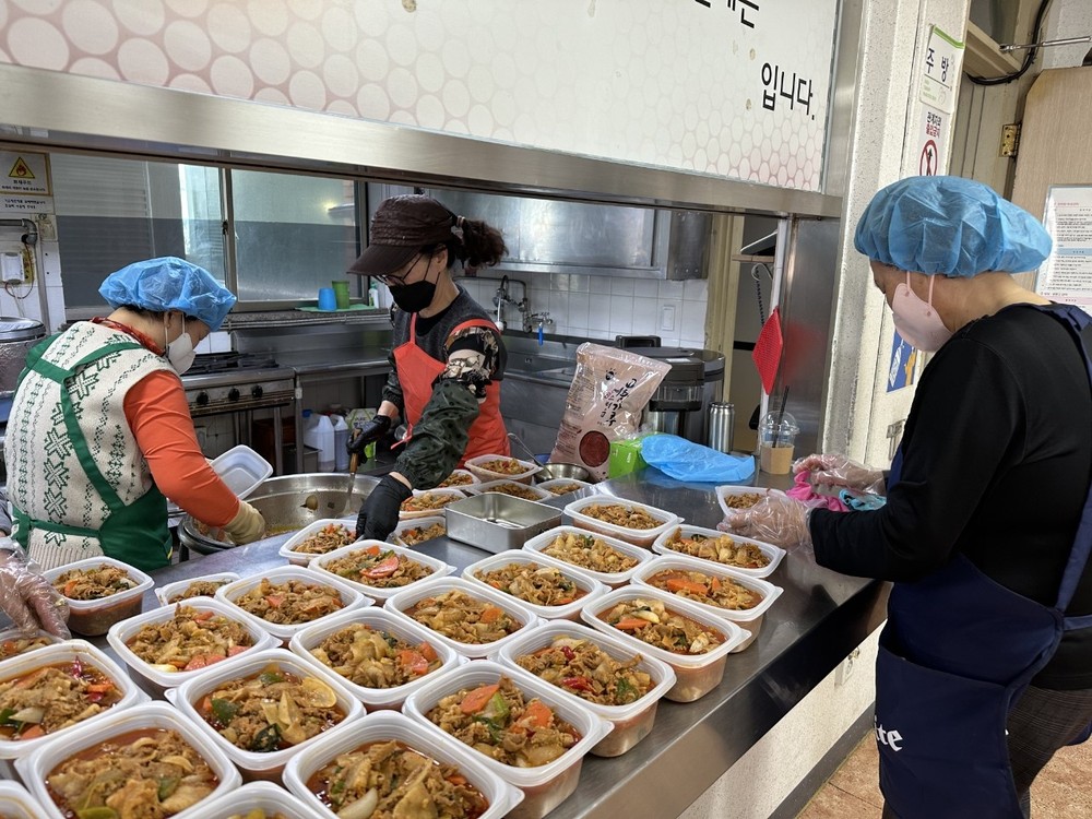 상주시 계림동여성자원봉사대, 장애인종합복지관 4월 사랑의 반찬봉사 실시