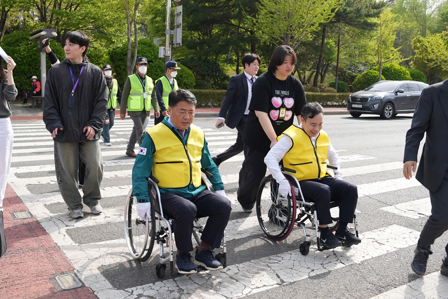 남구장애인복지관, 명사 초청 장애인 불편 체험 행사 개최