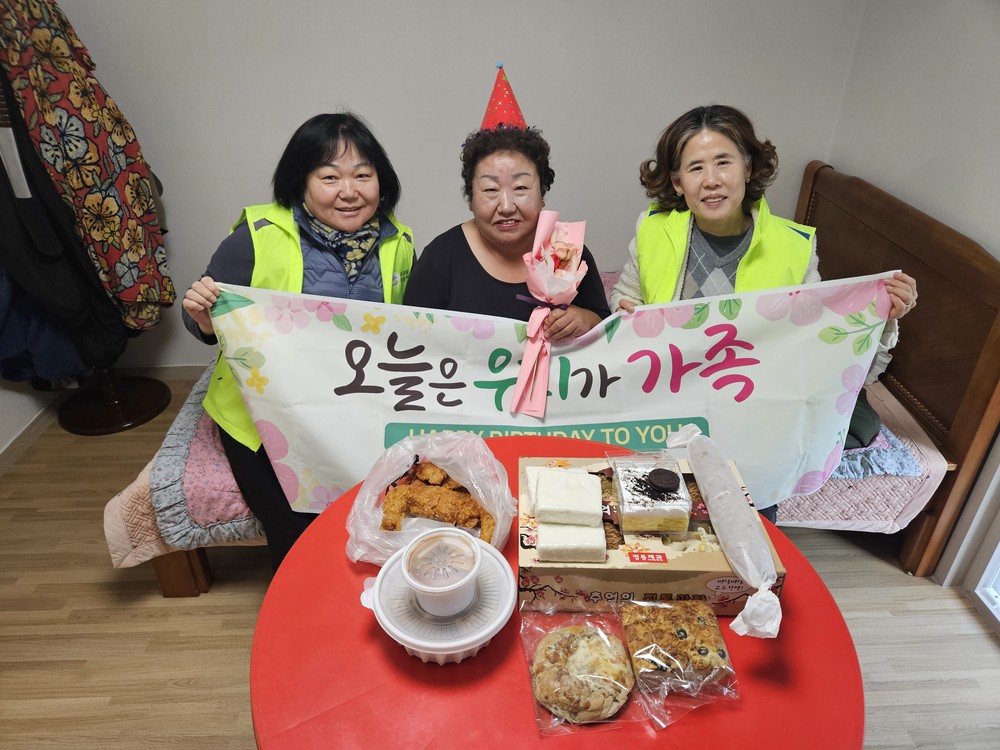 부산 북구 덕천3동, 10년째 매월 독거어르신 생신축하서비스 제공
