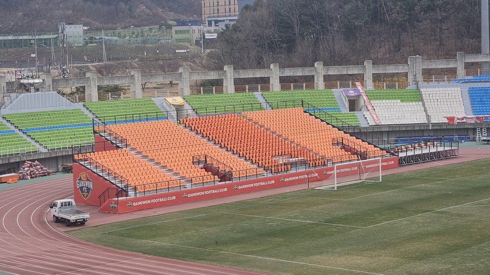 춘천시 송암 종합경기장 가변석 운영 시작