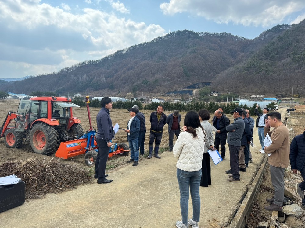 평창군 농업기술센터, 임대 농기계 레이저 균평기 연시회 실시
