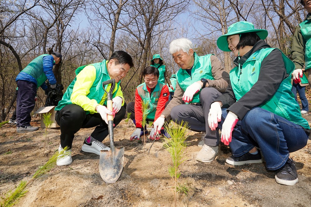 새마을운동 동대문구지회, 식목일 맞아 나무 심기 행사 개최