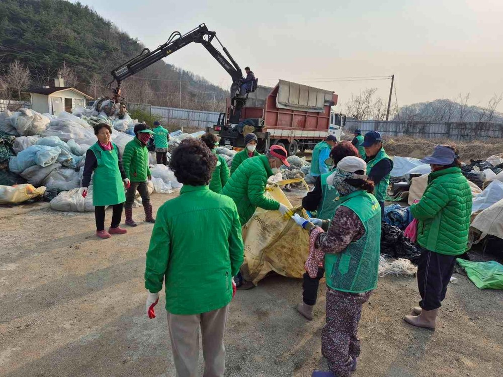 이안면, 새마을남녀지도자 영농폐기물 집중수거