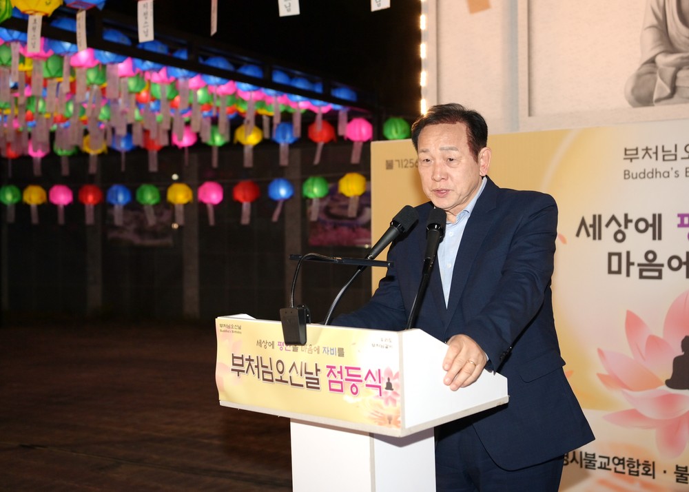마음의 평화, 행복한 세상을 염원 - 문경시불교연합회, 부처님 오신 날 봉축탑 점등식 개최