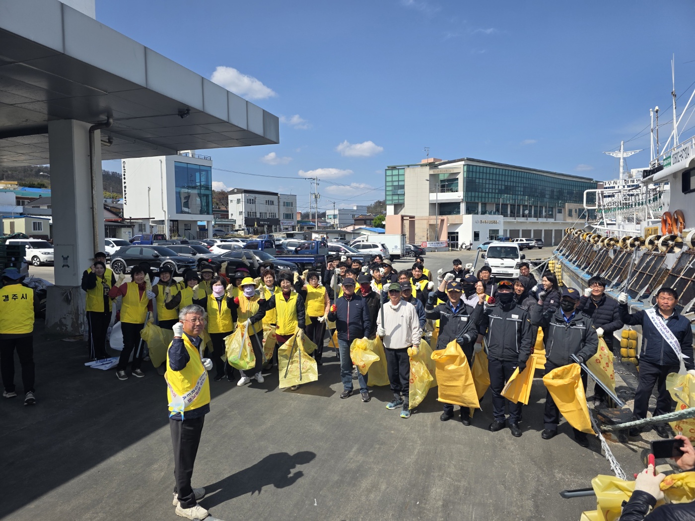 경주시, ‘감포항 100년 기념행사’맞아 합동 환경정비 실시