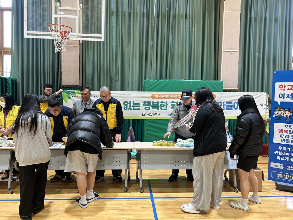 신안군, 청소년안전망 연합 학교폭력예방캠페인 실시