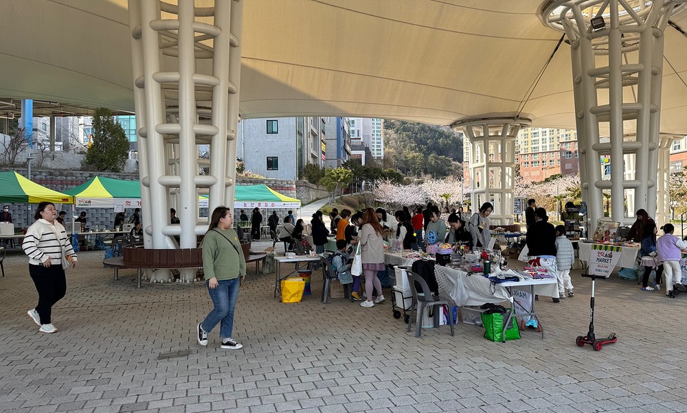 여수시 만덕동, 농산물 직거래 ‘벚꽃 장터’ 열어