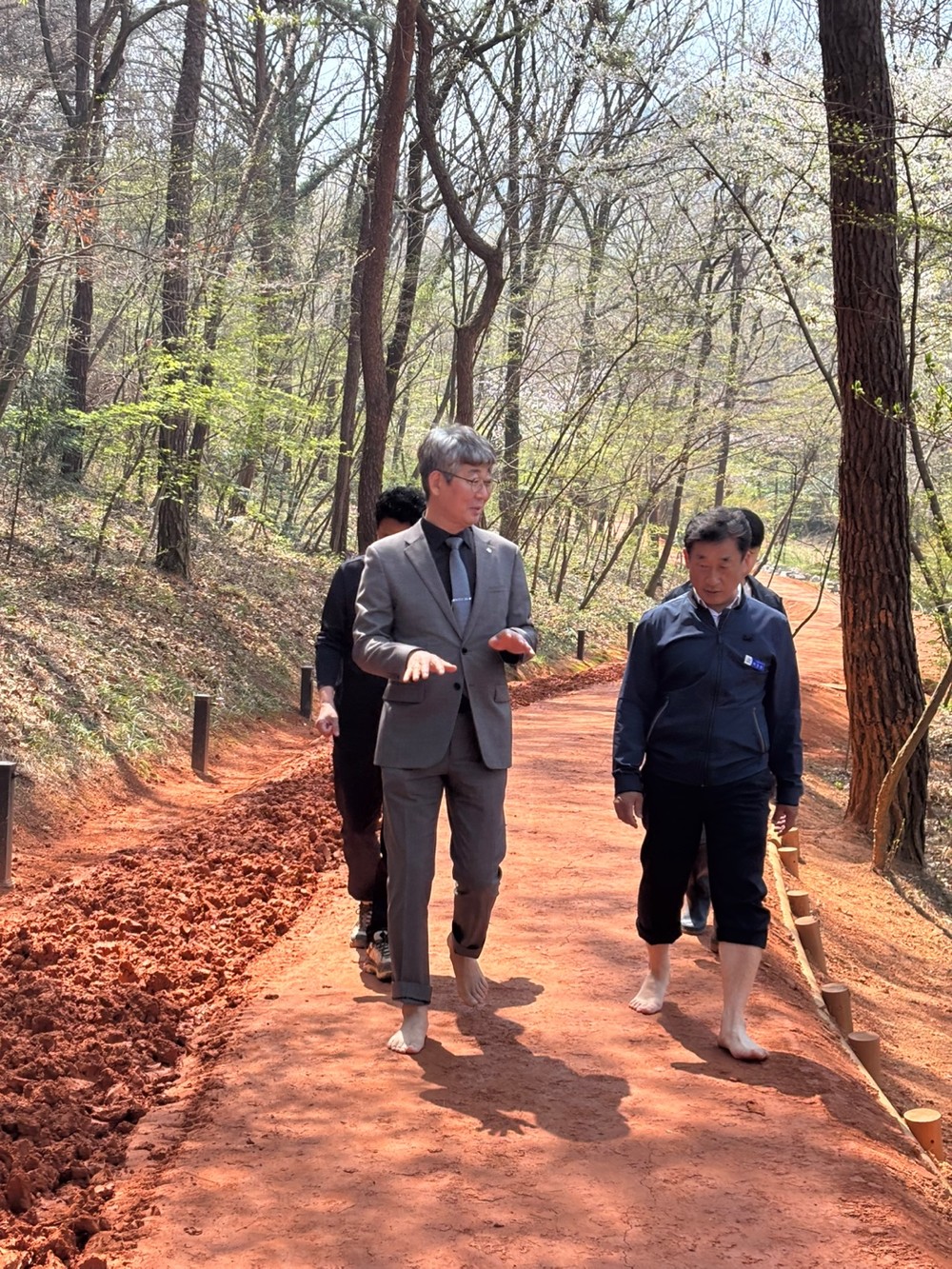 영광군 부군수, 물무산 행복 맨발황톳길 현장 점검