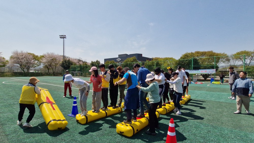 꽃길 따라 웃음꽃 피는 ‘봄 운동회’
