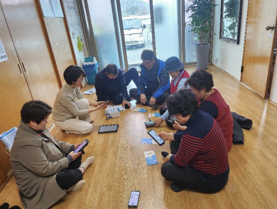 해남군,"어르신, 스마트폰 사용 어렵지 않아요"찾아가는 교육‘인기’