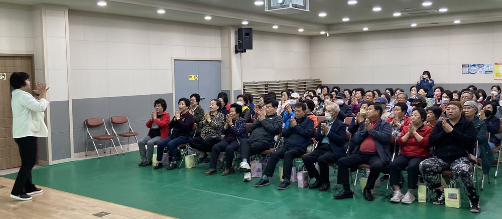 강진군, 활력 가득한 노년 일상 위한 노인 일자리 교육 인기 어르신 눈높이 맞춘 맞춤형 교육 일자리 만족도 제고