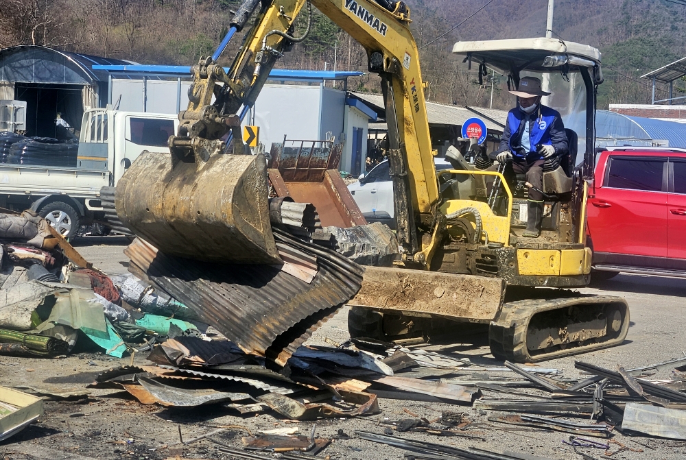 한국자유총연맹 내북면위원회, 장애인 가구 집 치우기 봉사활동 펼쳐