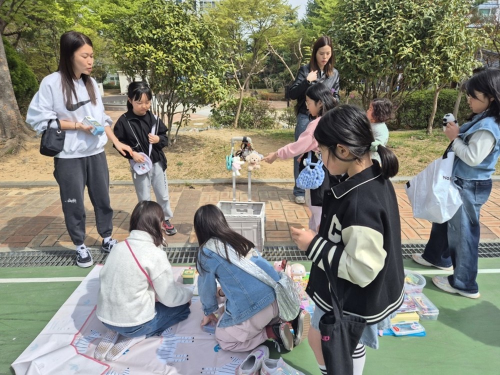 함안군 칠원읍 자원봉사캠프, 아나바다 벼룩시장 성황리 개최