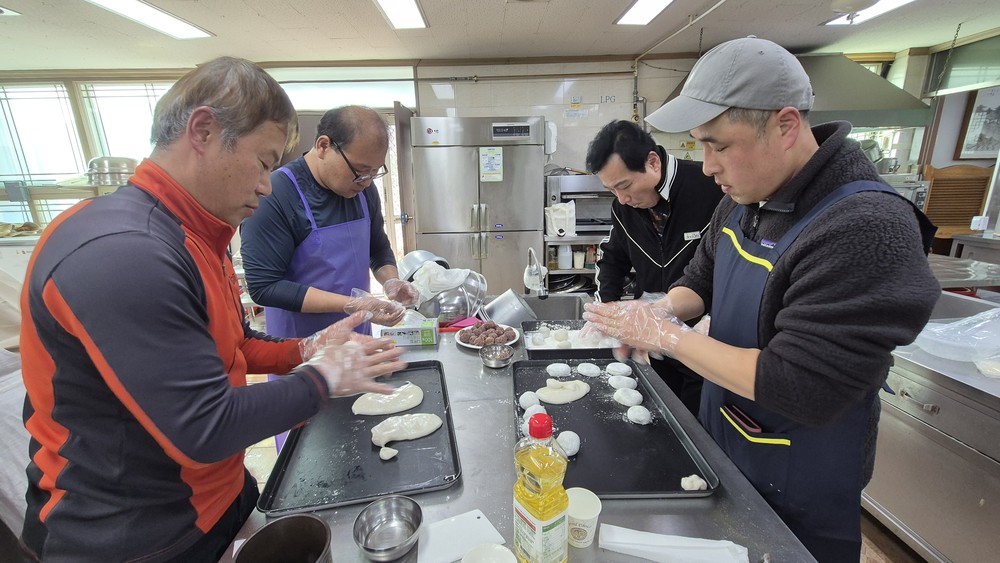 남해군 농업기술센터‘지역 특산물 활용 떡 만들기’성료