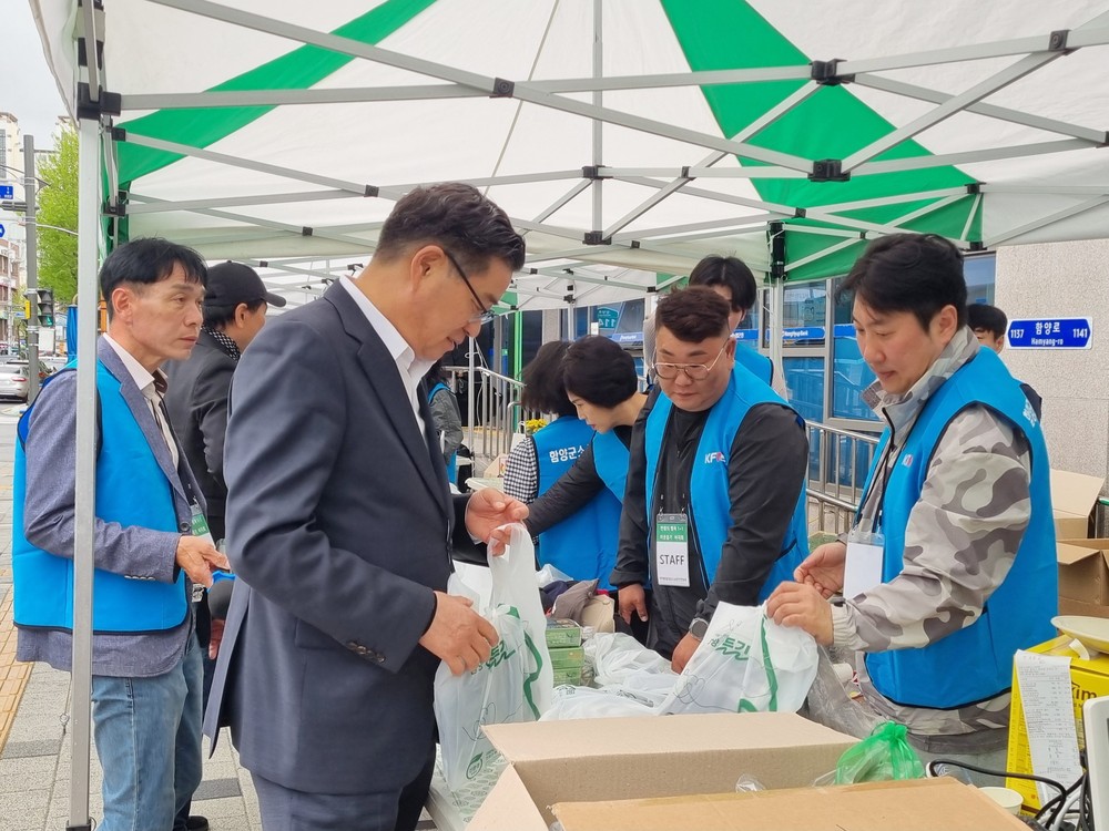 함양군소상공인연합회, ‘만원의 기적’ 바자회 개최