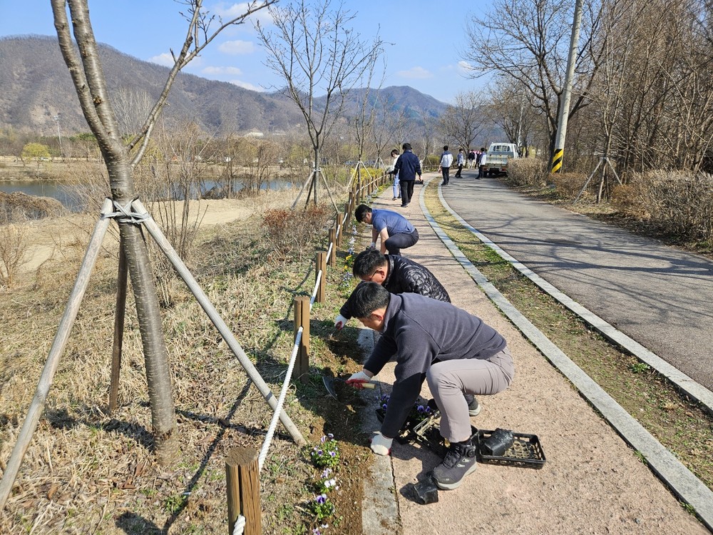 가평군 하수도사업소, 주변 산책로에 예쁜 봄꽃 식재