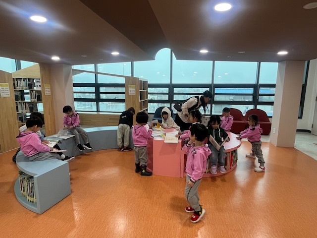 오르빛 도서관에서 만난 책과 미래 기술, 어린이의 상상력을 키우다