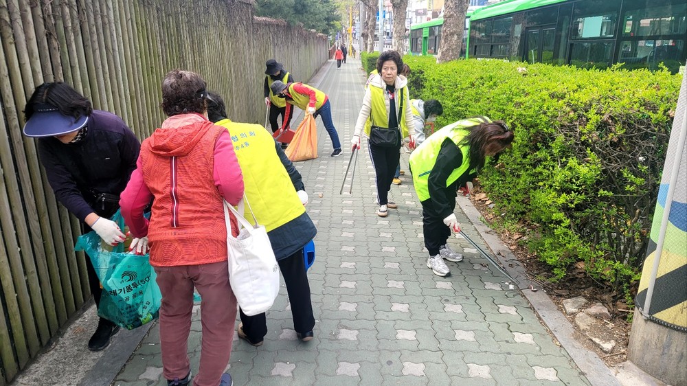 만수4동 초록초록 환경지킴이, 통학로 주변 화단 정비