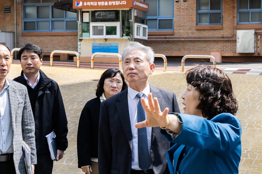 윤환 계양구청장, 학생들의 안전하고 쾌적한 교육 환경 조성 위해...관내 중학교 3곳 방문